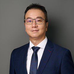 第二事業群副總經理-王義旭